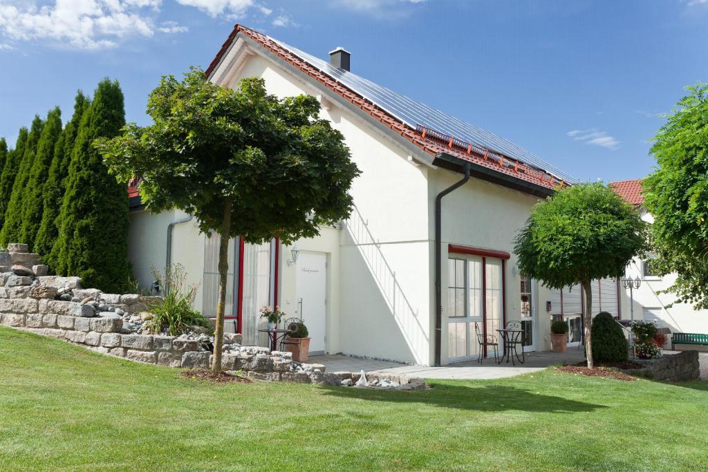 Engelhard Das Landhotel Garni Kirchheim am Ries Exterior photo