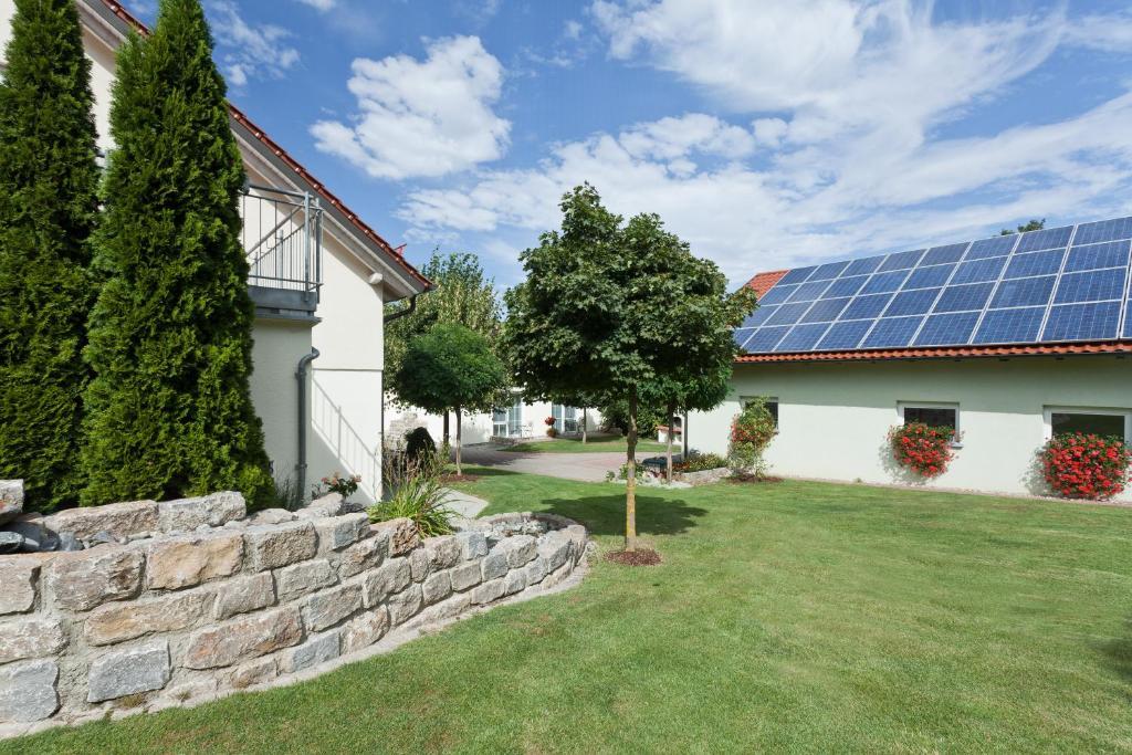 Engelhard Das Landhotel Garni Kirchheim am Ries Exterior photo